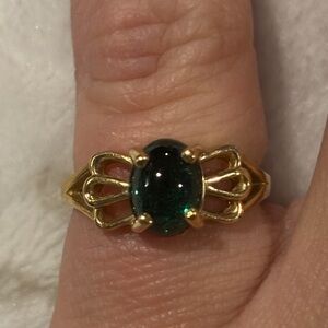 Elegant Gold and Green Gemstone Ring